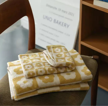 Load image into Gallery viewer, Flower Towels
