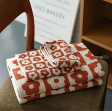 Load image into Gallery viewer, Flower Towels
