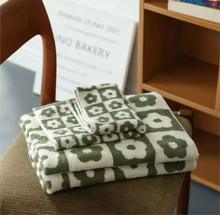 Load image into Gallery viewer, Flower Towels
