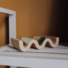 Load image into Gallery viewer, Wavy concrete soap holder
