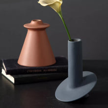 Load image into Gallery viewer, Orbital vases
