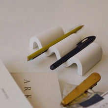 Load image into Gallery viewer, Wavy concrete soap holder

