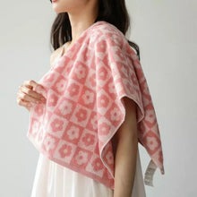 Load image into Gallery viewer, Flower Towels
